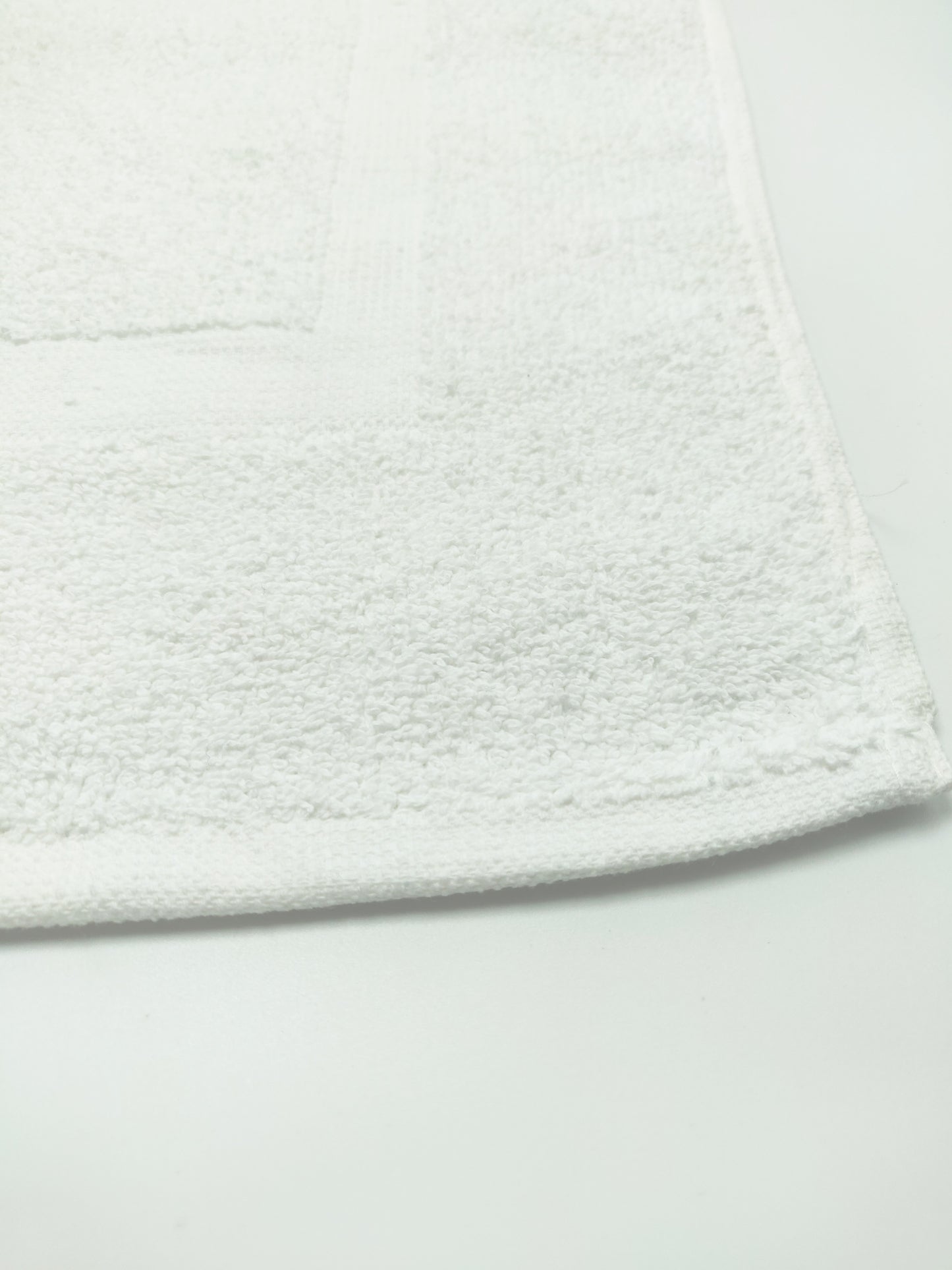American Towels & Linens Bath Mats for Bathroom - 100% Ring-Spun Cotton White Bath Mat - Super Absorbent, Machine Washable Bath Mats - Professional Grade Shower & Tub Bath Mats (20" X 30")